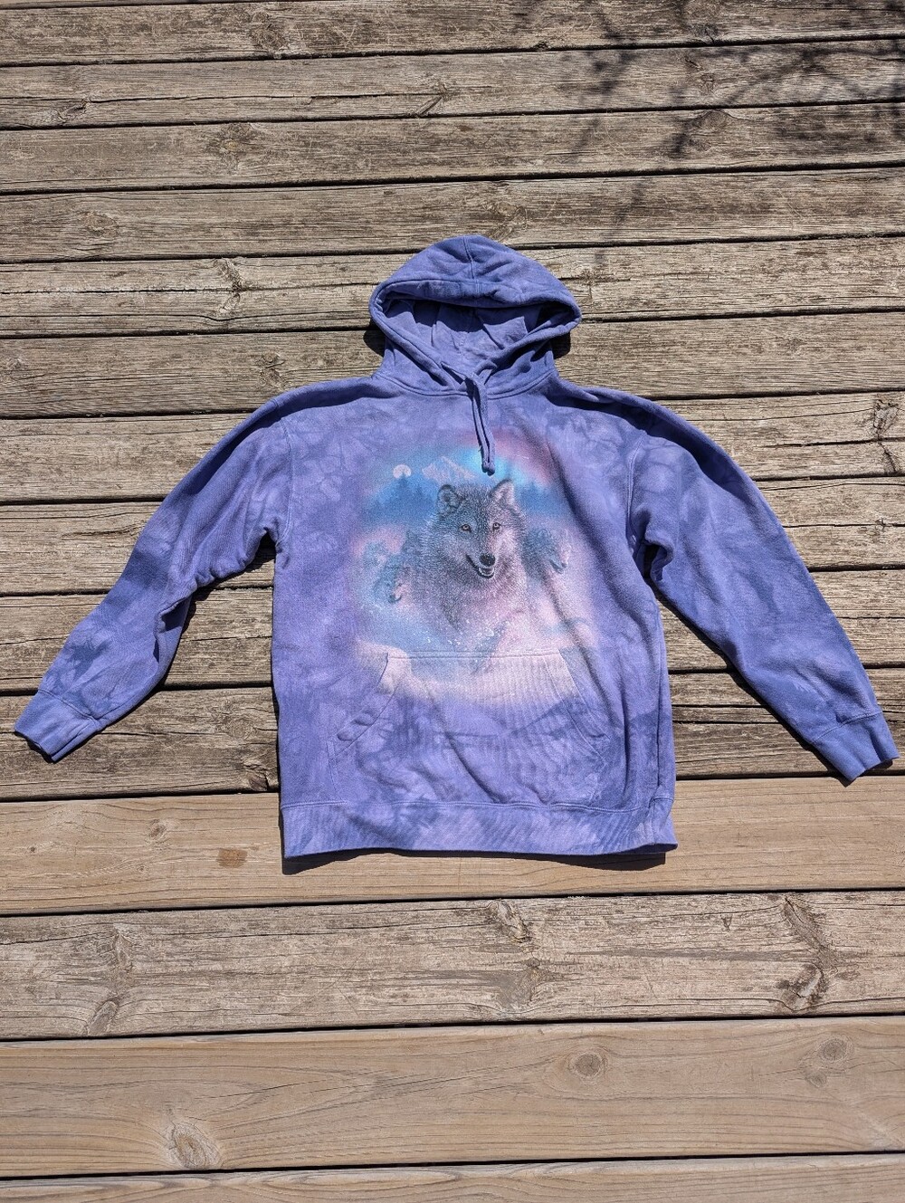 The Mountain Northern Lights Wolf Sweatshirt